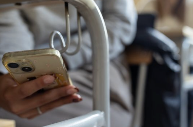ALISTAN INICIATIVA PARA REGULAR USO DE CELULARES, INTELIGENCIA ARTIFICIAL Y REDES SOCIALES EN ESCUELAS