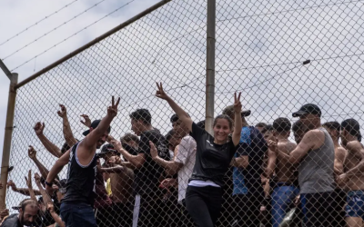 ESPAÑA ENVÍA AL EJÉRCITO AL ENCLAVE DE CEUTA TRAS INGRESO DE MIGRANTES DESDE MARRUECOS