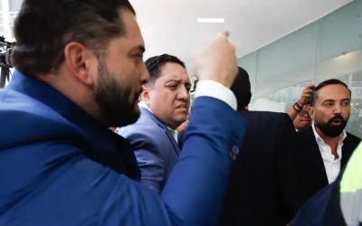 EL DIPUTADO CARLOS GUTIÈRREZ MANCILLA (PRI) AGREDE A ARTURO ÁVILA (MORENA) POR CASO «ALITO»