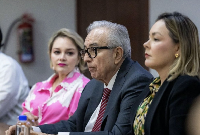 A 34 HORA DE HABER RETOMADO EL CARGO DE GOBERNADOR, ROCHA MOYA VUELVE A SOLICITAR LICENCIA