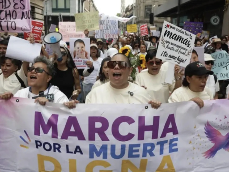 REALIZAN MARCHA PARA EXIGIR QUE CONGRESO LEGALICE LA EUTANASIA; LA ENCABEZAN PACIENTES INCURABLES