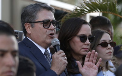 JUEZ DESESTIMA CARGOS DE CORRUPCIÓN CONTRA EXPRESIDENTE HONDUREÑO QUE FUE INDULTADO POR TRUMP