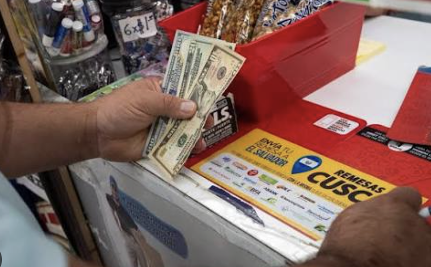 PESE A POLÍTICA ANTIINMIGRANTE DE TRUMP, REMESAS DE MEXICANOS CRECEN 3% EN JULIO: BANXICO