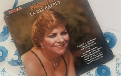 CON BOTAS TRIBALERAS Y UN DISCO DE PAQUITA LA DEL BARRIO, SE DESPIDIÓ ROSALÍA DE MÉXICO