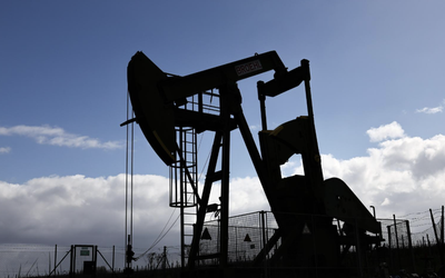 PRECIO DEL PETRÓLEO SE DISPARA 3% POR CONFLICTO EN MEDIO ORIENTE; BRENT ALCANZA 108 DÓLARES