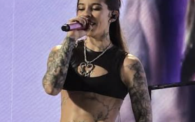 YOUNG MIKO VUELVE LOCO AL PALACIO DE LOS DEPORTES CON PERREO, GRITOS Y UN BAILE SENSUAL