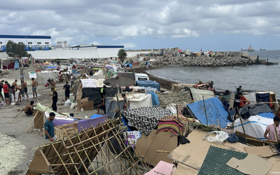 POLICÍA NACIONAL ESPAÑOLA DISUELVE ASENTAMIENTO EN CEUTA CON MILES DE MIGRANTES MARROQUÌES