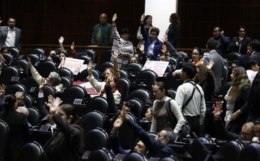 CÀMARA DE DIPUTADOS APRUEBA LEY “ANTIMEMES”, PESE A ACUSACIONES DE CENSURA DE LA OPOSICIÒN