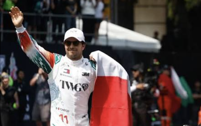 ‘CHECO’ PÉREZ CONMOCIONA A MÁS DE 100 MIL AFICIONADOS CON EXHIBICIÓN PREVIA AL GRAN PREMIO DE MÉXICO